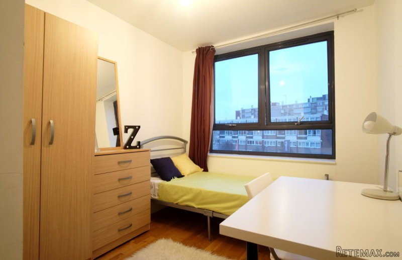 Single with single bed near Canary..