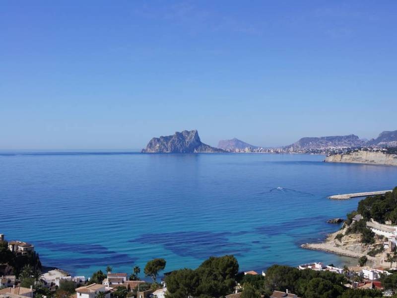 Magnificent sea views plot in El Portet