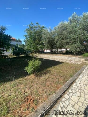 Velika samostojeća kuća. Pula. Veli vrh. - 2