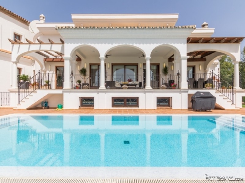 7 Bedroom Villa For Sale Situated In El..