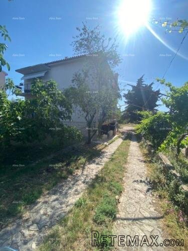 Velika samostojeća kuća. Pula. Veli vrh. - 3