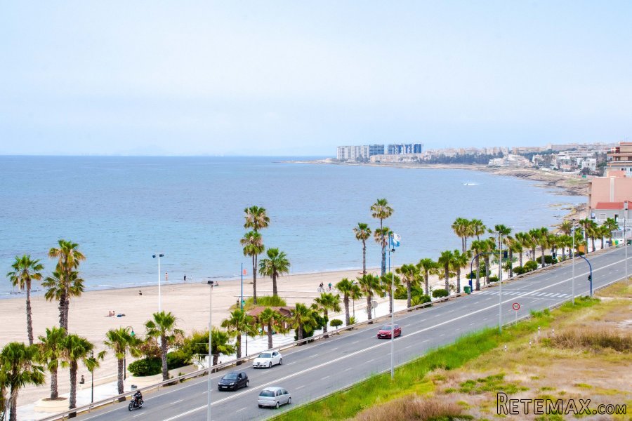 Ático dúplex en Torrevieja, en la zona de Playa de los N..