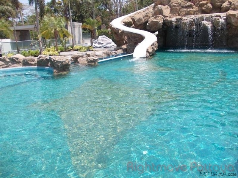 2 Bedroom Condo for sale in Pratumnak -..