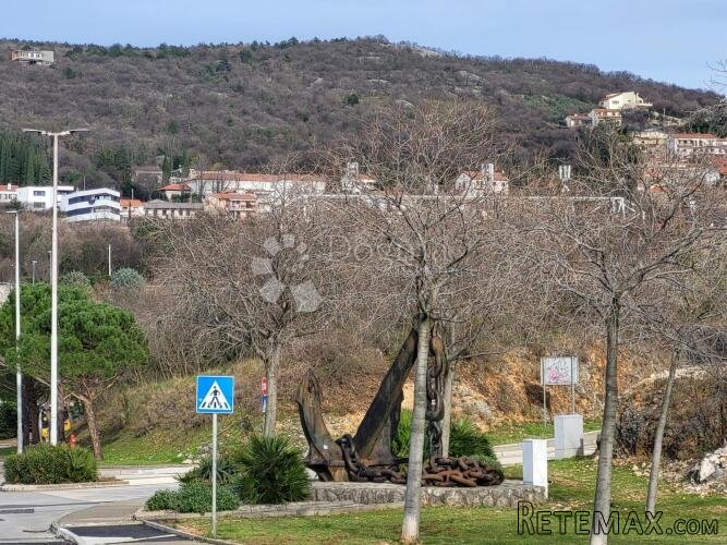 Veliki teren sa lijepim pogledom