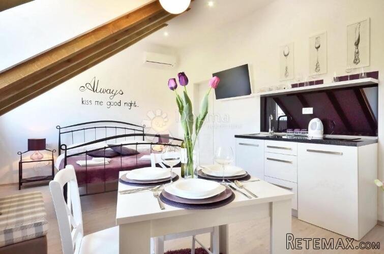 Atraktivan stan s dva apartmana iza HNK-a