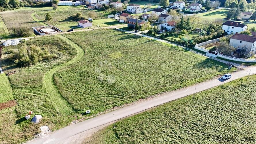 Građevinsko zemljište 6km od mora! INVESTICIJSKA PRILIKA! - 2