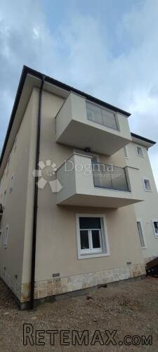 MALINSKA - DVA APARTMANA S OKUĆNICOM - 3