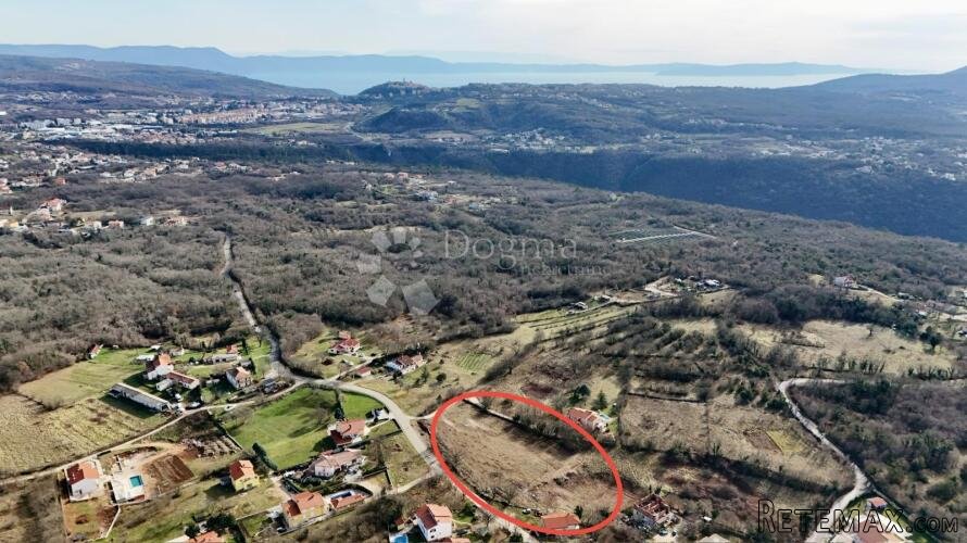 EKSKLUZIVNO! GRAĐEVINSKO ZEMLJIŠTE NADOMAK GRADA