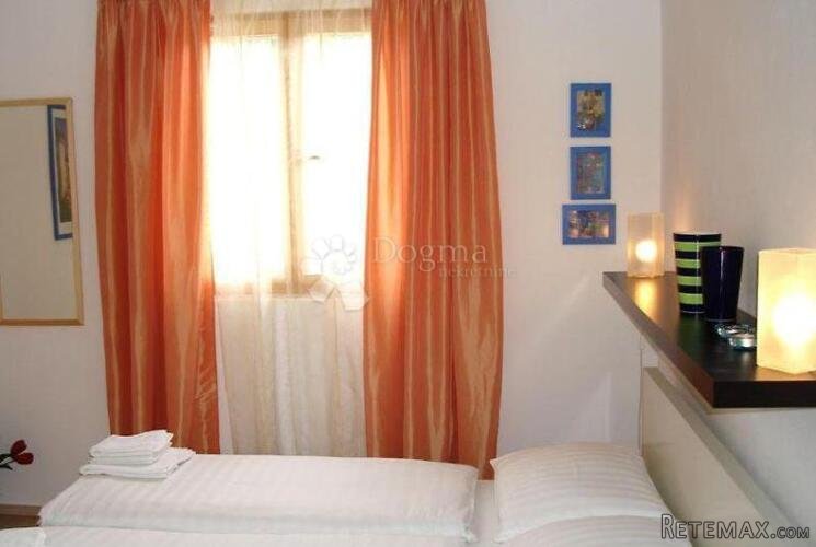 Molat - kuća s velikim stanom i 3 apartmana - 11