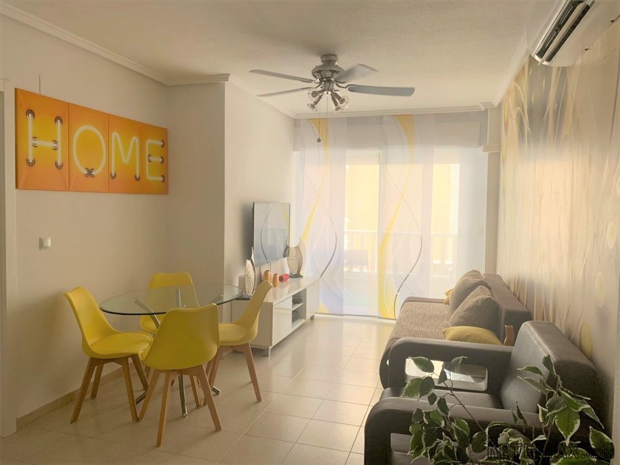 Apartamento totalmente reformado a 200 metros del mar. El.. - 2