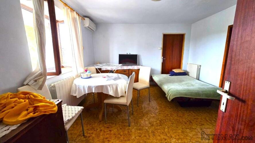 Istra,Rovinj-9 km, velika dvojna kuća 200 m2 + dvorište 320 - 2