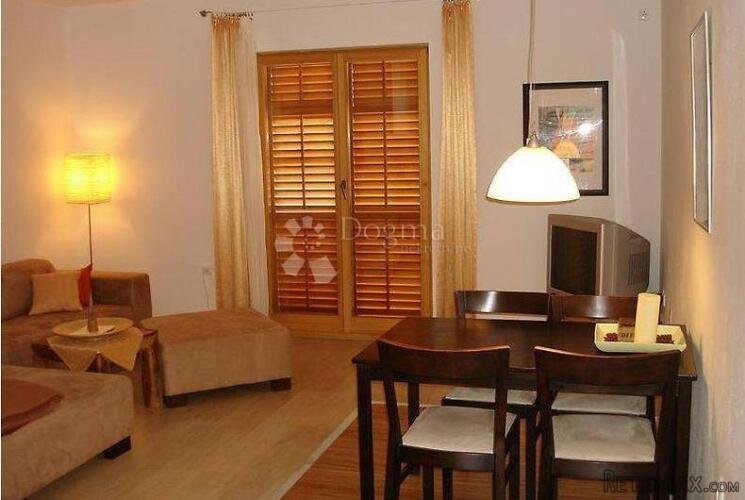 Molat - kuća s velikim stanom i 3 apartmana - 12
