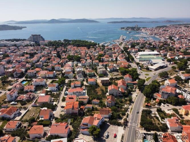 VODICE - HOTEL SA 17 SOBA BLIZU MORA - 2