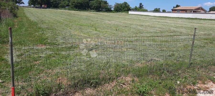 ZEMLJIŠTE S GRAĐEVINSKOM DOZVOLOM! - 2