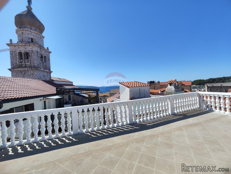 Otok Krk, stari grad Krk - kuća na tri etaže sa pogledom na