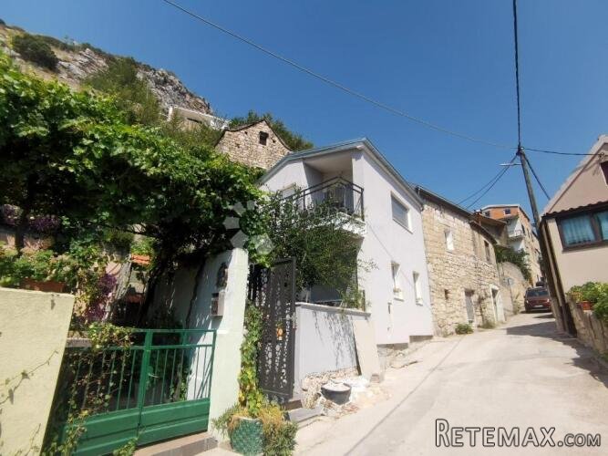 Autentična kućica s dva stana u Kliškoj Varoši – mir, pogled