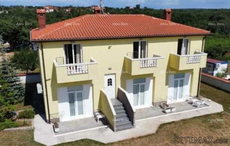 Umag. Lijepa kuća sa šest apartmana.