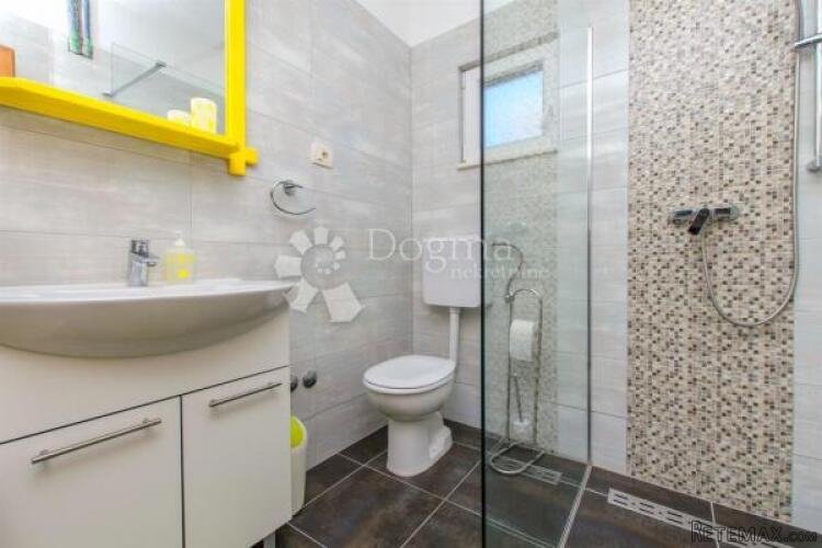 ROGOZNICA- PREDIVNA APARTMANSKA KUĆA 50M OD MORA - 2