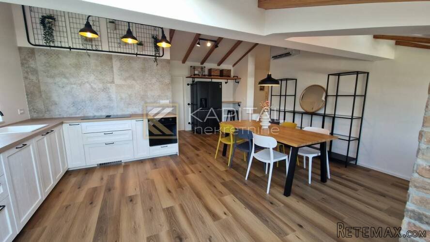 Opatija Pobri, atraktivno visoko potkrovlje s parkirnim mjes - 3