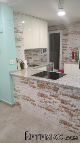 Vivienda a pocos metros del Bulevar del Pla, está situada..