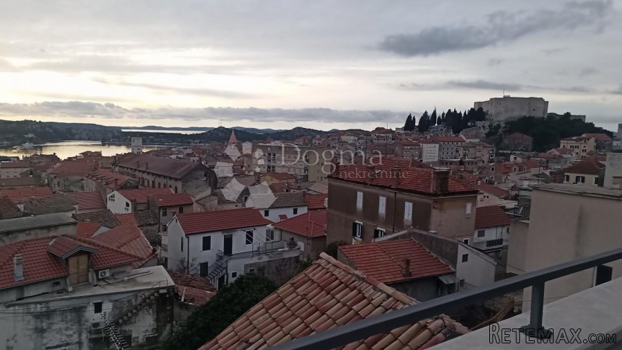 ŠIBENIK CENTAR GRADA PREKRASNA KUĆA SA PRELJEPIM POGLEDOM - 9