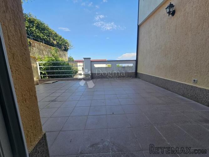 Novo u ponudi! Apartman Njivice!