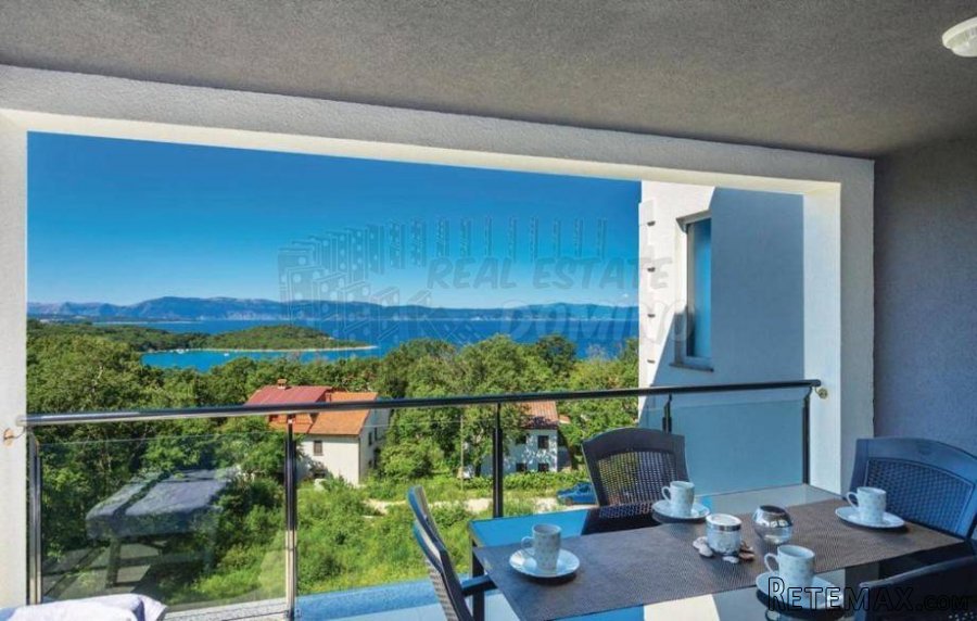 Apartman s prekrasnim pogledom na more! Njivice!