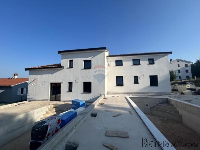 Višnjan, dvojna kuća sa pogledom na more