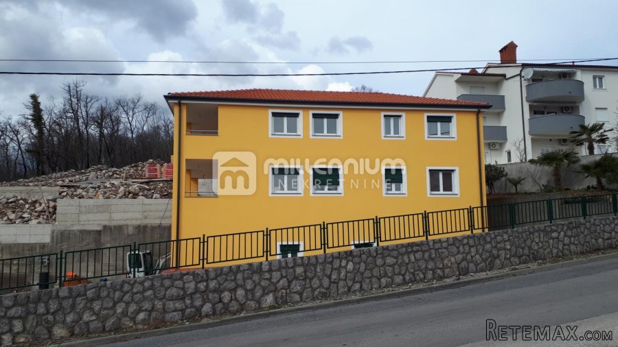 Kastav, 330m2, kuća s dva stana i poslovnim prostorom - 2