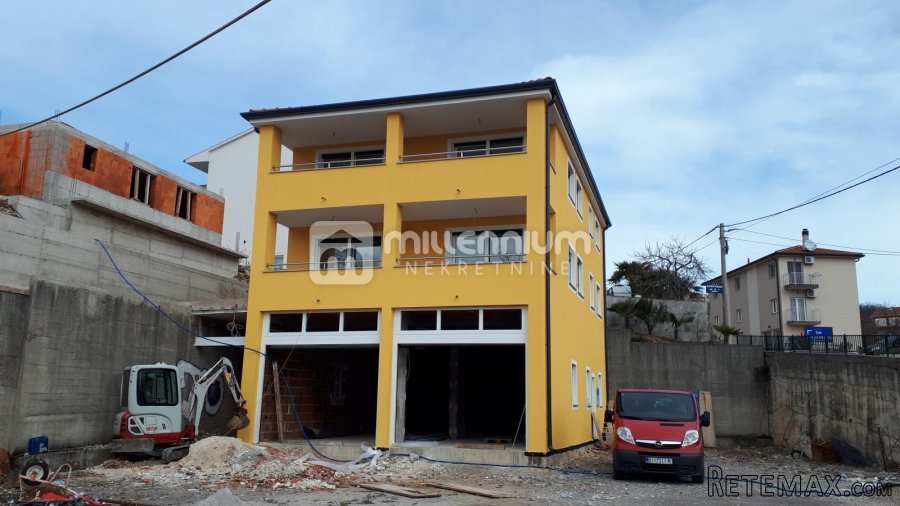 Kastav, 330m2, kuća s dva stana i poslovnim prostorom - 3