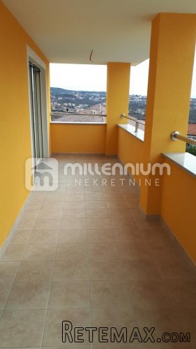 Kastav, 330m2, kuća s dva stana i poslovnim prostorom - 8