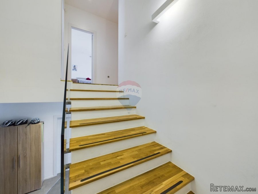 Istra,okolica Barbana, moderna vila s bazenom na velikom ima - 10