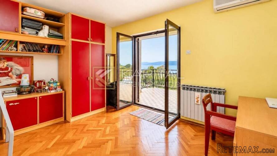 Kostrena - samostojeća kuća s 2 stana i garažom - 2