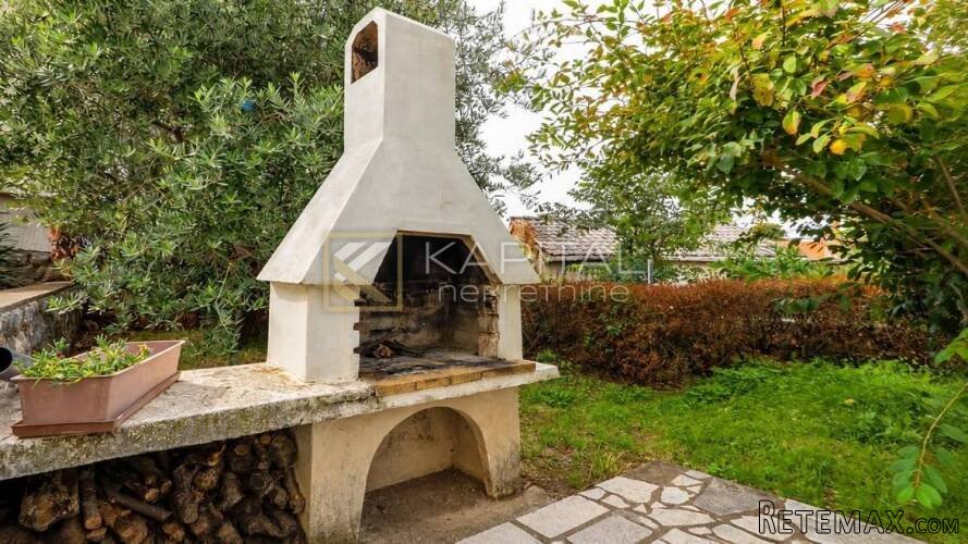 Kostrena - samostojeća kuća s 2 stana i garažom - 3