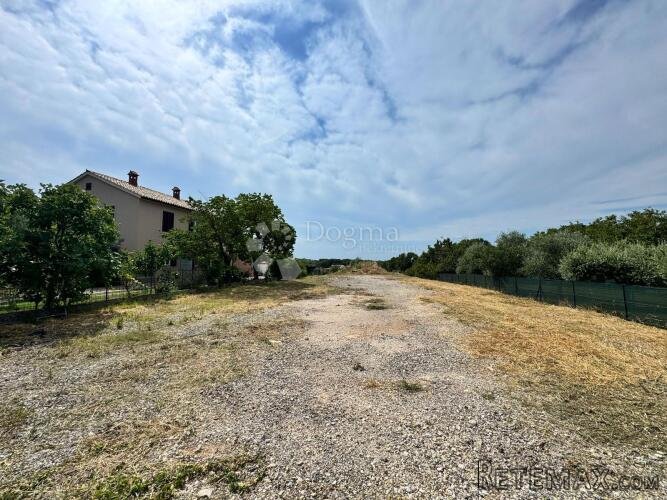 GRAĐEVINSKA PARCELA S DOZVOLOM - 500m2