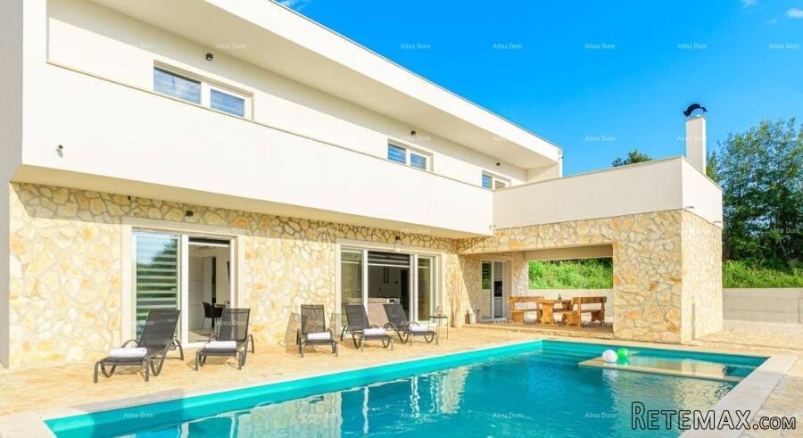 Prodaje se prekrasna i moderna villa sa bazenom u malom..
