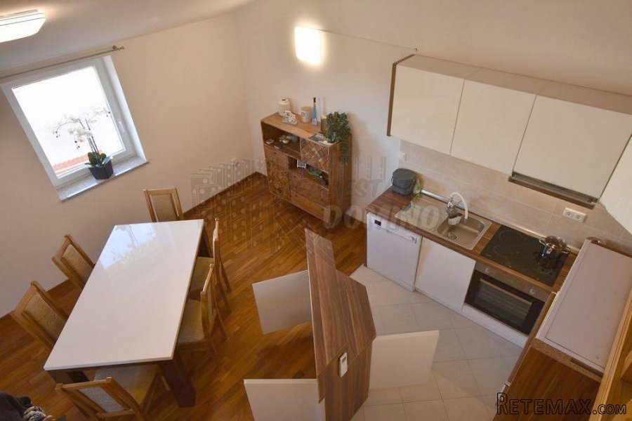 Prekrasan apartman s pogledom na more i galerijom!