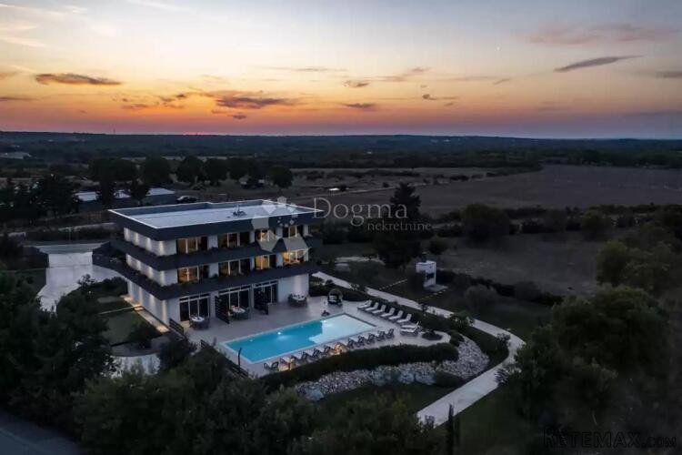 Moderna villa sa bazenom- Žerava - 2