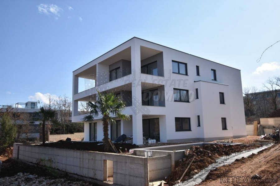 Luksuzna novogradnja-apartman u prizemlju s okućnicom i..