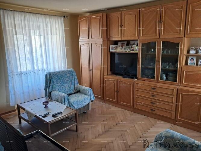 Buje! Kuća na tri etaže u centru, - 4