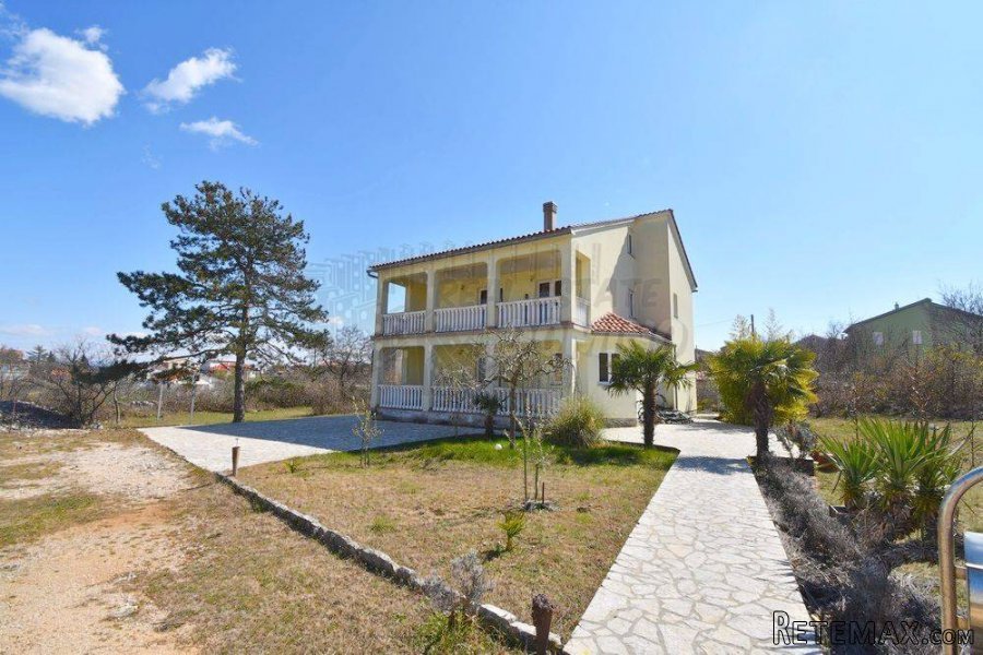 Apartmanska kuća s puno potencijala! Otok Krk!