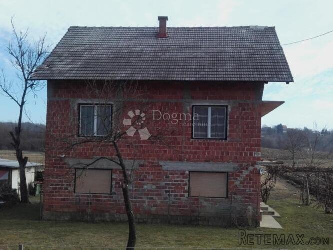 Kuća s velikom okućnicom – prilika za adaptaciju! - 2
