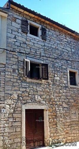 Prodaja stana u centru stare jezgre, Novigrad! - 2
