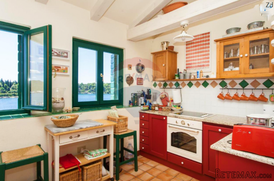 Rovinj,rustikalna kuća na moru-120m2