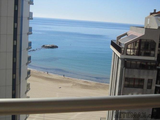 APARTAMENTO SITUADO EN 2ª LINEA DE PLAYA . - 2