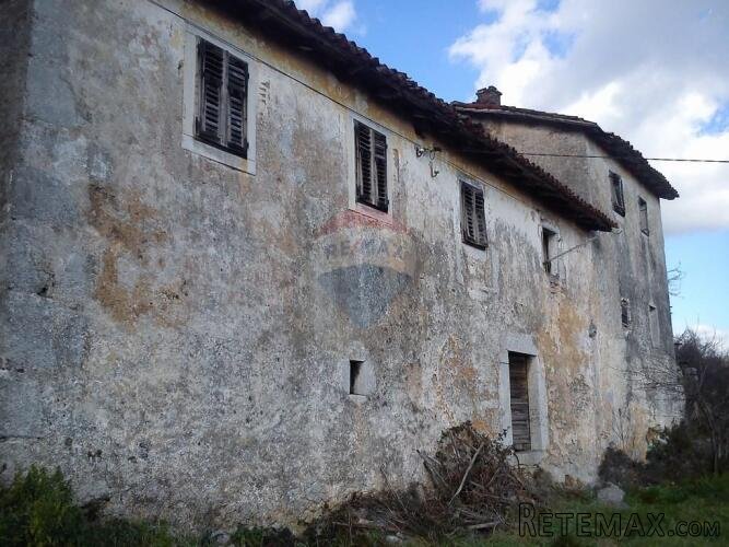 IČIĆI, Poljane - Dvije kamene kuće sa 6.000 m2 okućnice