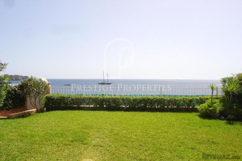 Charming terraced house on the sea front