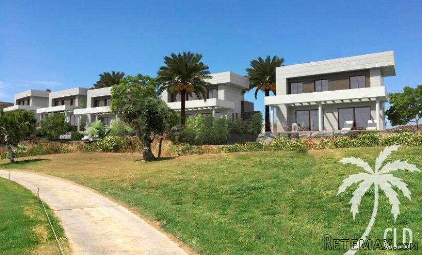 This small scale project of 5 frontline golf villas is.. - 2
