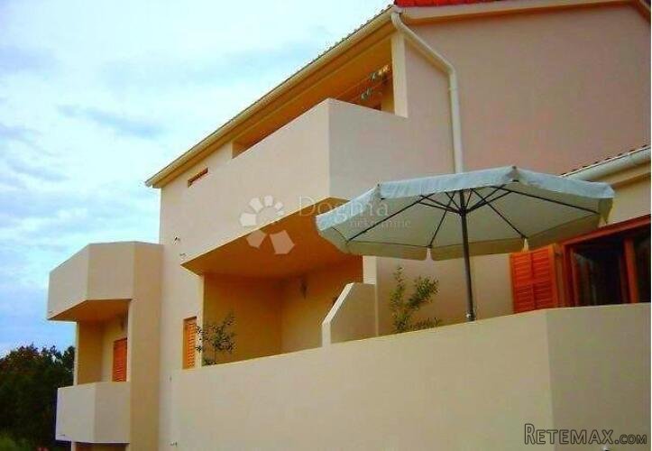 Molat - kuća s velikim stanom i 3 apartmana - 3
