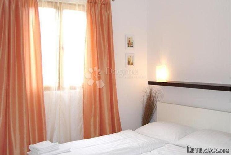 Molat - kuća s velikim stanom i 3 apartmana - 4